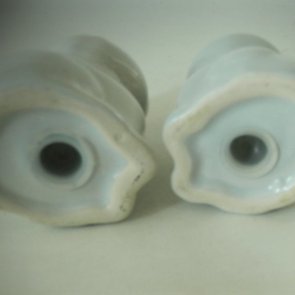 Vintage Cat Ceramic Cozy Cats White Cats Salt And Pepper Shakers - Picture 4 of 4